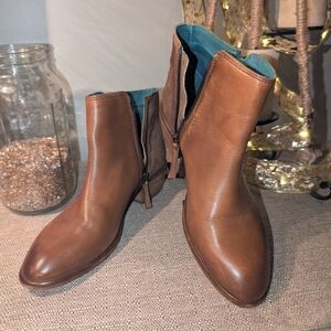 Denver Hayes Tan Leather Ankle Boots
